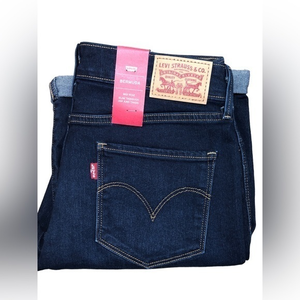 New Levi's Bermuda Sculpt Soft Denim Shorts Mid Rise Slim‎ Hip Size 27 NWT